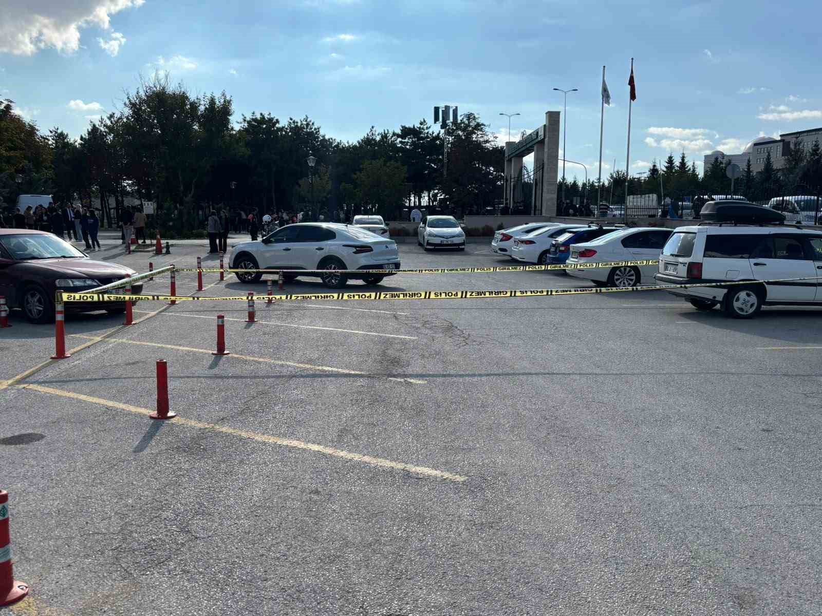 Anayasa Mahkemesi önündeki eylemde kendini vurdu