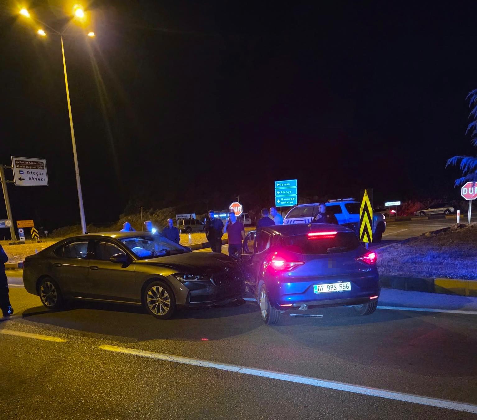 Antalya’da trafik kazası: 2’si Norveç vatandaşı 3 yaralı