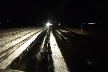 Ardahan’da dolu yağışı: Yollar beyaza büründü