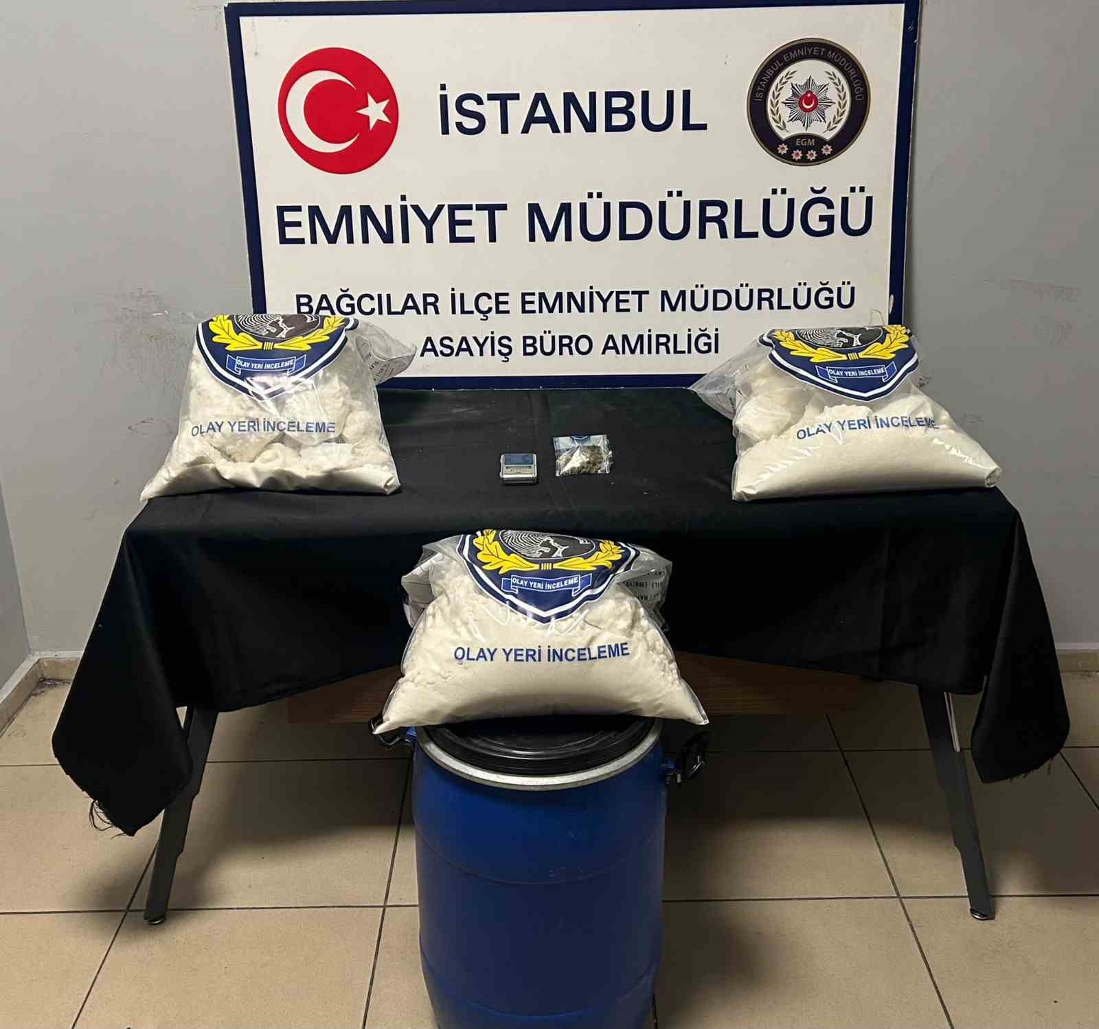 Bağcılar’da uyuşturucu imalathanesine baskın: 22 kilo 970 gram uyuşturucu ele geçirildi