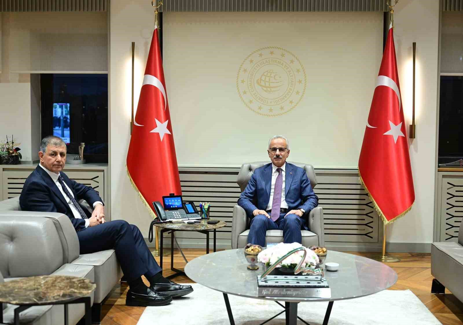 Bakan Uraloğlu, İzmir Büyükşehir Belediye Başkanı Tugay’ı kabul etti