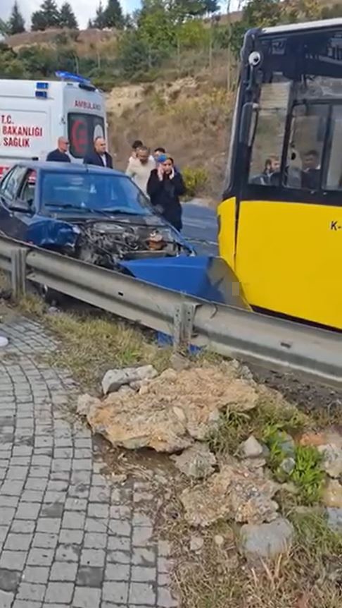 Başakşehir’de İETT otobüsü otomobille çarpıştı: 3 yaralı