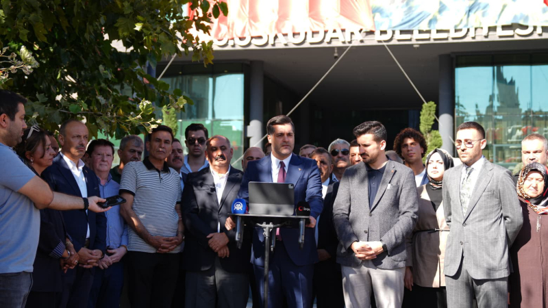 AK Parti’den Üsküdar Belediyesi’ne “Hizmetsizlik” Protestosu