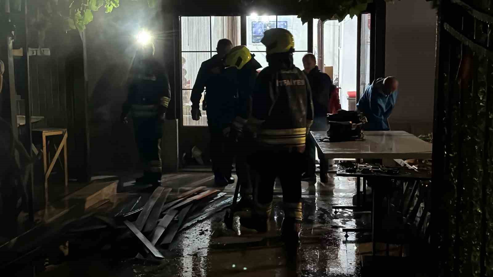 Bolu’da ikiz villanın bahçesinde çıkan yangın korkuttu