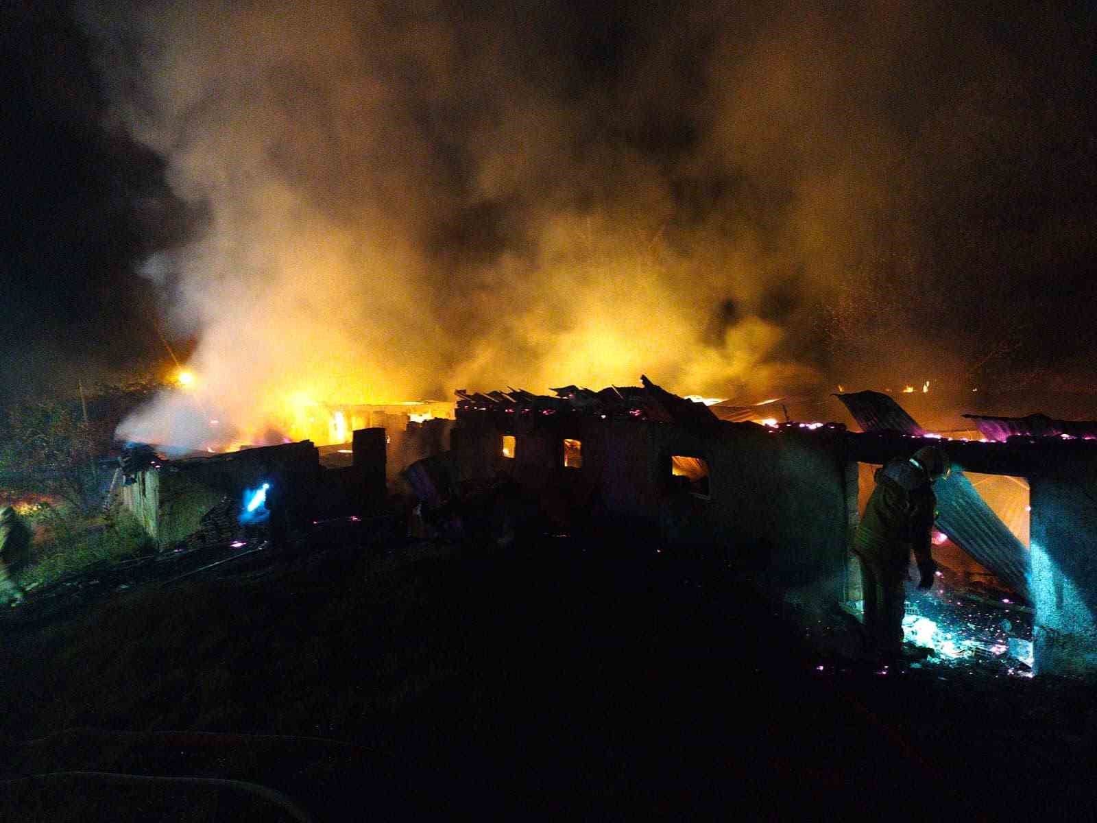 Bolu’da saman dolu kümes alev alev yandı