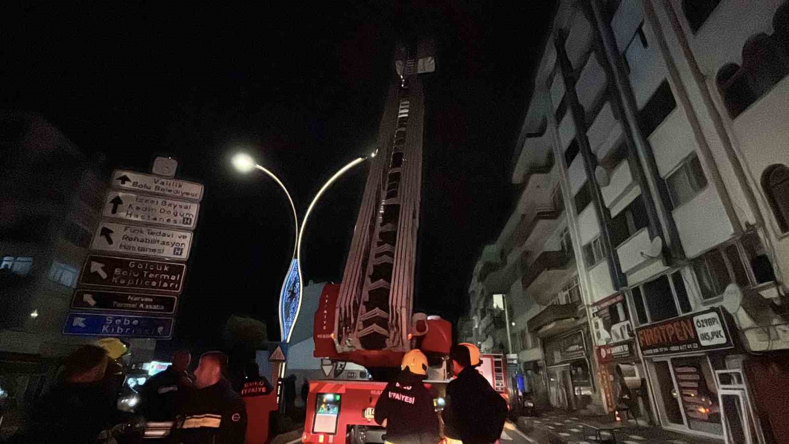 ‘Çatı yangını’ ihbarı ekipleri harekete geçirdi