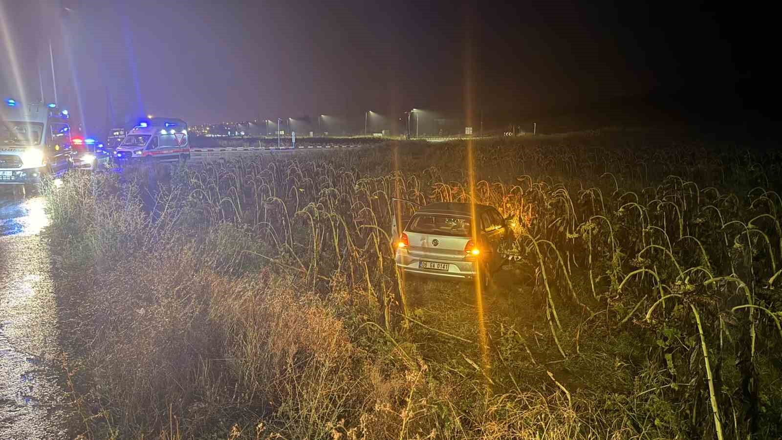 Çorum’da otomobil tarlaya uçtu: 2 yaralı
