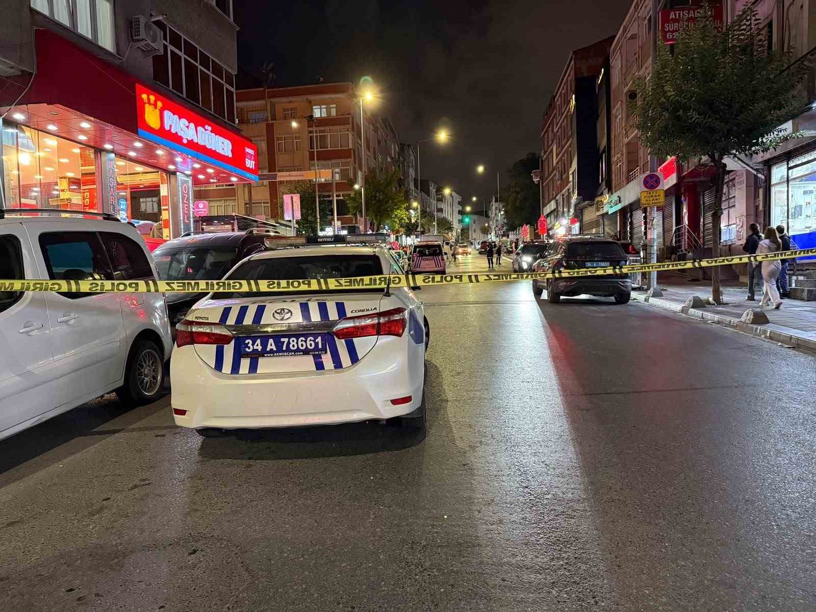 Esenler’de polisin üzerine yürüyen eli bıçaklı şahıs etkisiz hale getirildi
