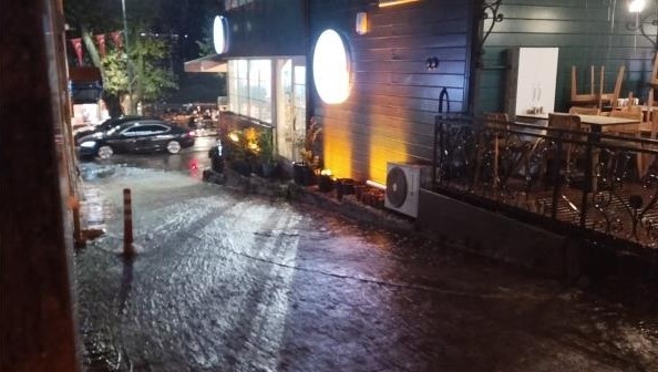 İstanbul’da sağanak yağış etkili oluyor