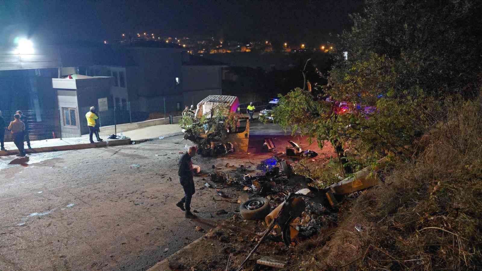 Karabük’te işçi servisi elektrik direğine çarptı: 6 yaralı