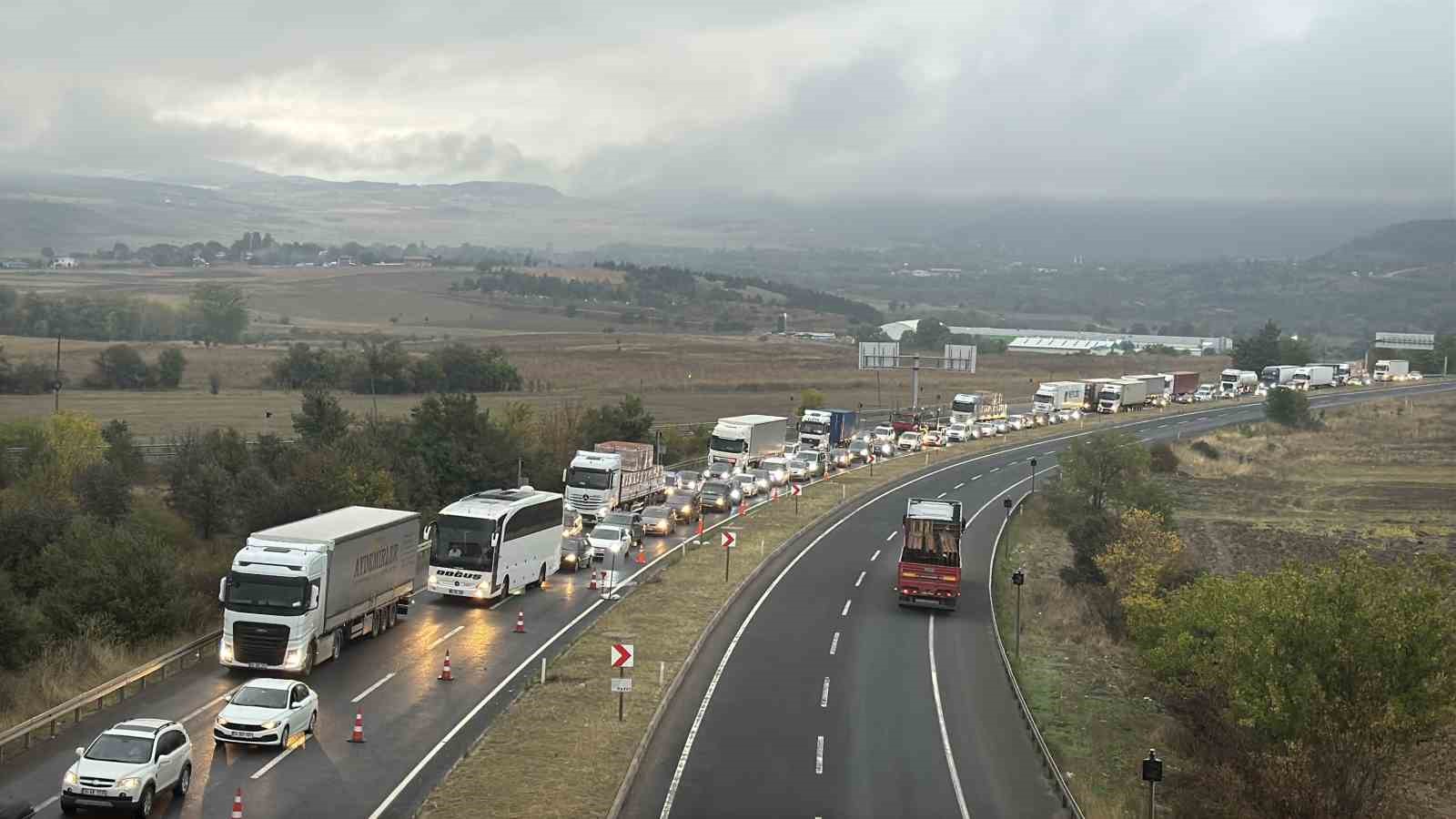 Kemikli rampalarındaki yol çalışması trafiği tek yönlü durma noktasına getirdi