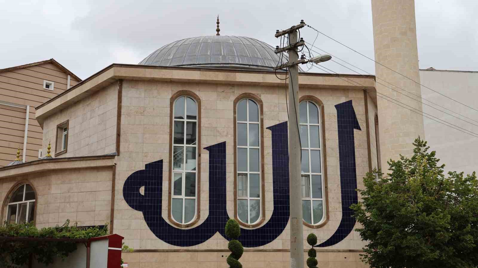 Kırşehir’de ‘cennet tasvirli’ Hamidiye Camii ilgi odağı oldu