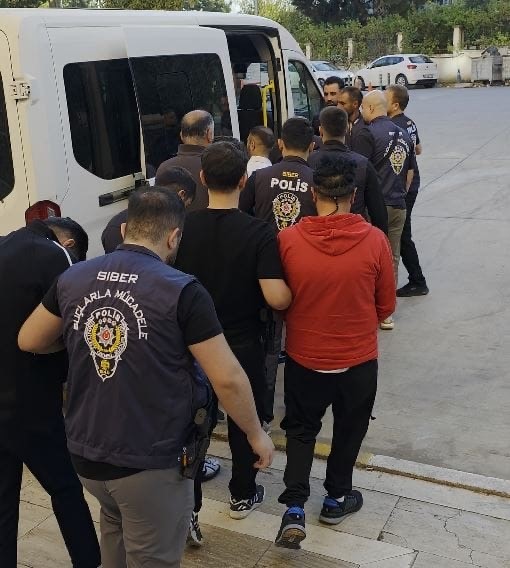 Manisa’da nitelikli dolandırıcılık soruşturmasında 14 şüpheli tutuklandı
