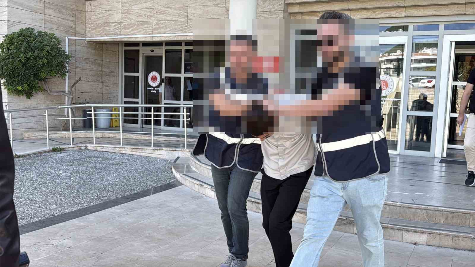 Menteşe’de Atatürk büstünü yerinden söken şüpheli tutuklandı