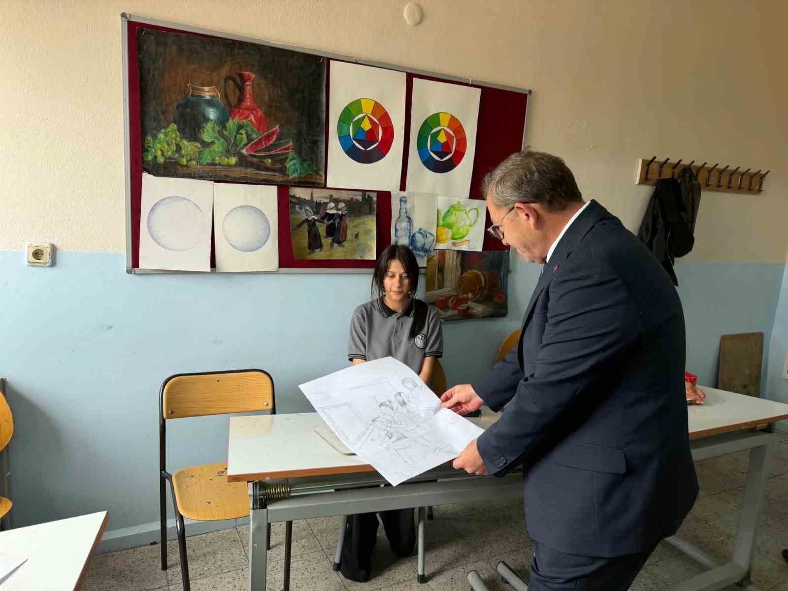 Vali Polat, Güzel Sanatlar Lisesi’nde öğrencilerle buluştu