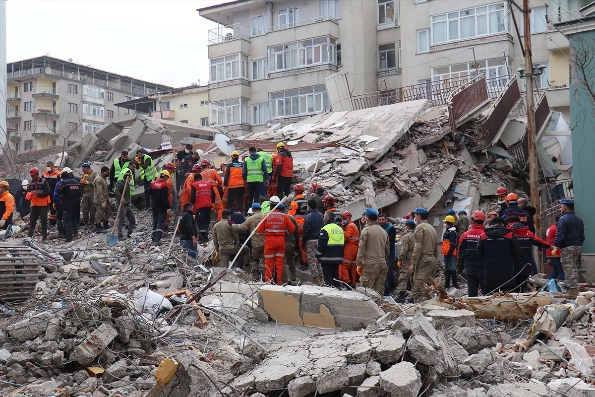 Vali yardımcısının yargılandığı enkaz demirleri davasında ilk duruşma