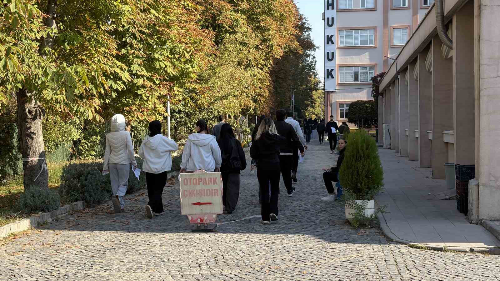 2 milyon 985 bin 438 adayın başvurduğu KPSS Ortaöğretim maratonu başladı