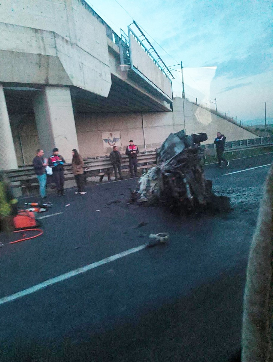 Ankara’da refüje çarpıp alev alan araçtaki kişi hayatını kaybetti
