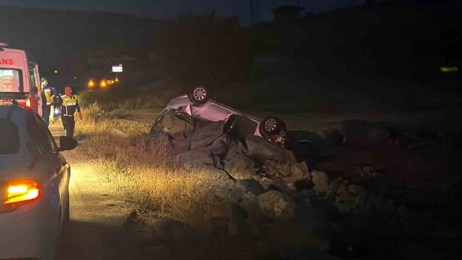Ankara’da sürücü takla atan otomobilden burnu kanamadan sağ çıktı