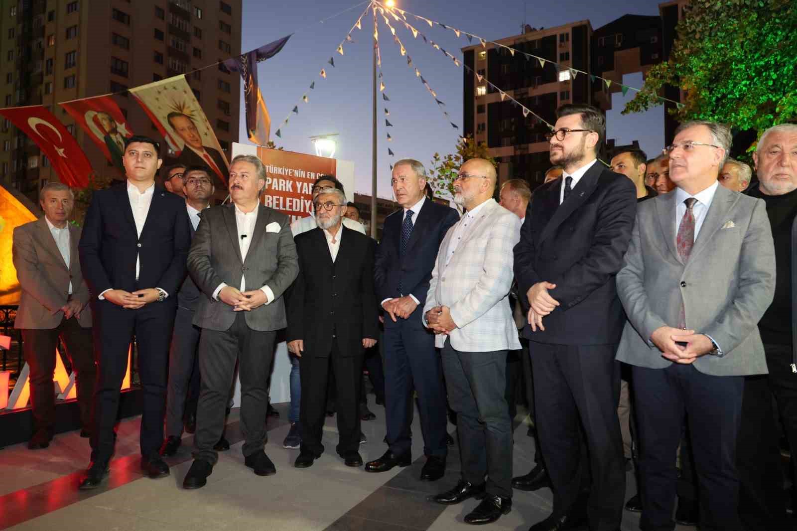Başkan Palancıoğlu vefat eden özel kalem müdürünün ismi verilen parkın açılışında duygusal anlar yaşadı