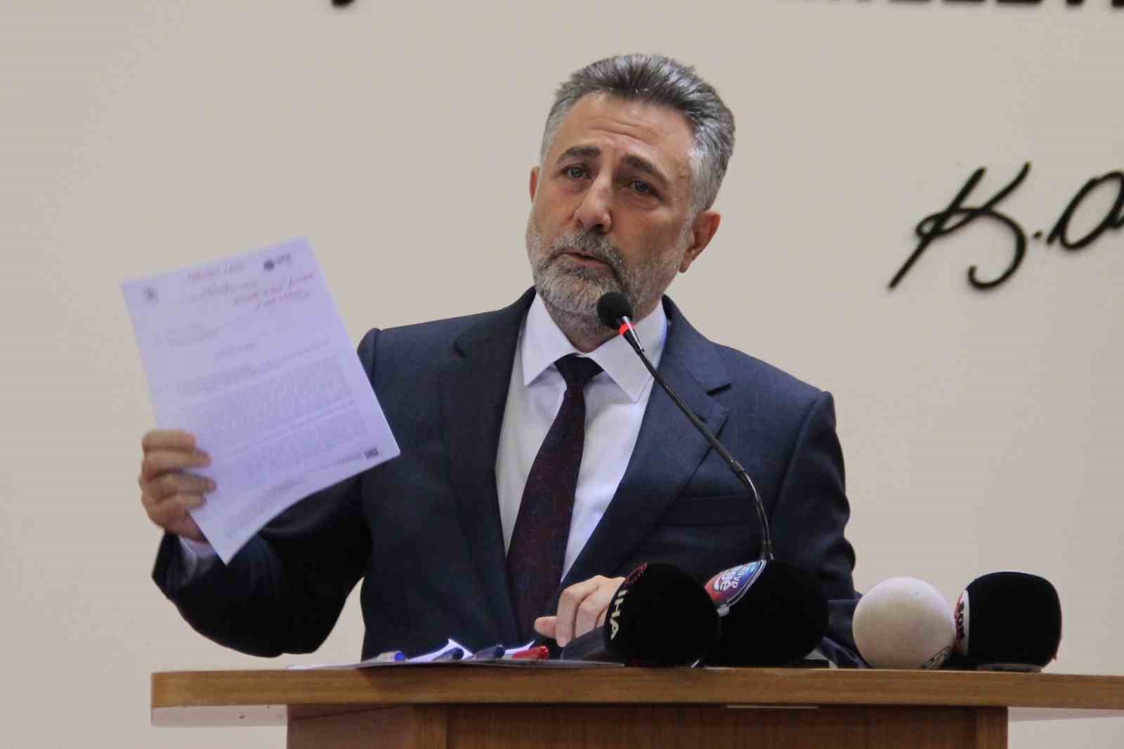 Bayraklı Belediyesi'ndeki Rüşvet Soruşturmasında Flaş Karar: Eski Başkan Serdar Sandal ve Oğlu Tutuklandı