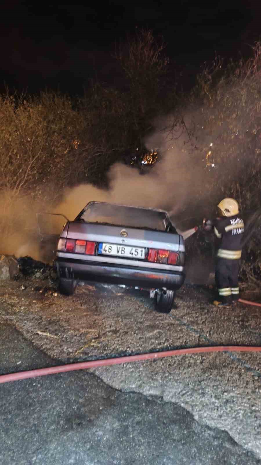 Bodrum’da kaza yapan otomobil alev aldı