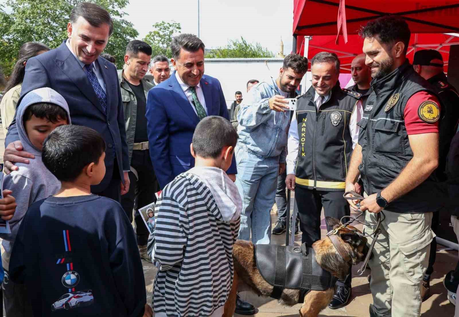 Çemişgezek’te "En İyi Narkotik Polisi Anne"  etkinlikleri