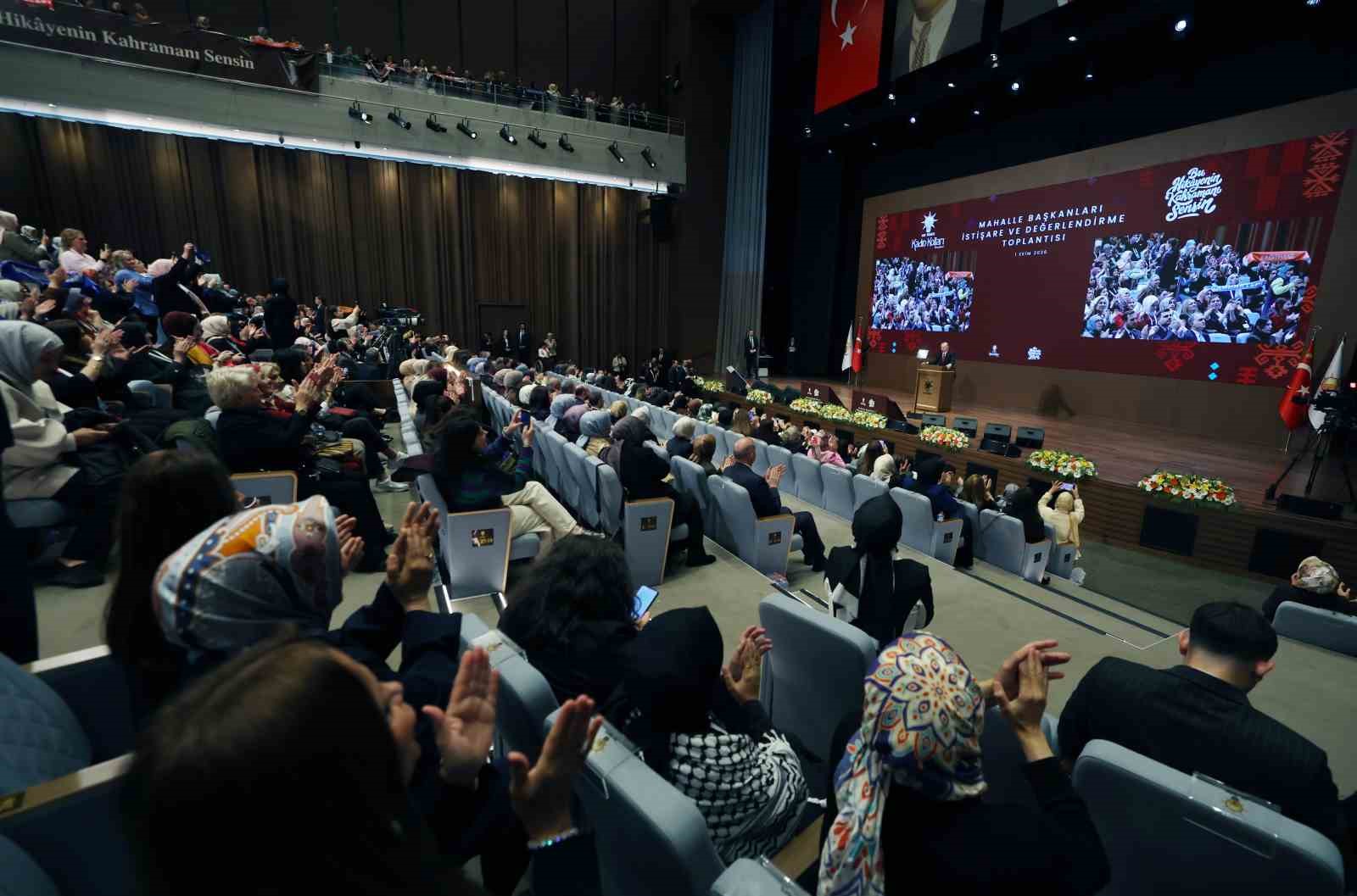 Cumhurbaşkanı Erdoğan: "Vesayetçilerin ördüğü tek tipçi duvarlar, AK Parti’yi ihya eden kadınların mücadelesiyle yıkılmıştır"