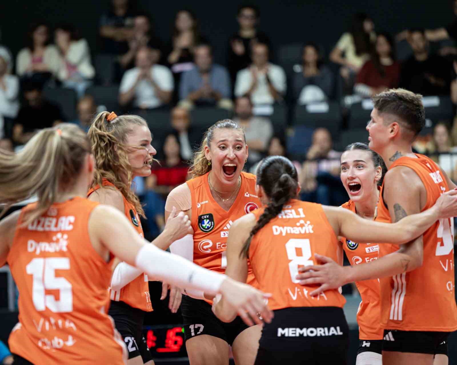 Eczacıbaşı evinde galip