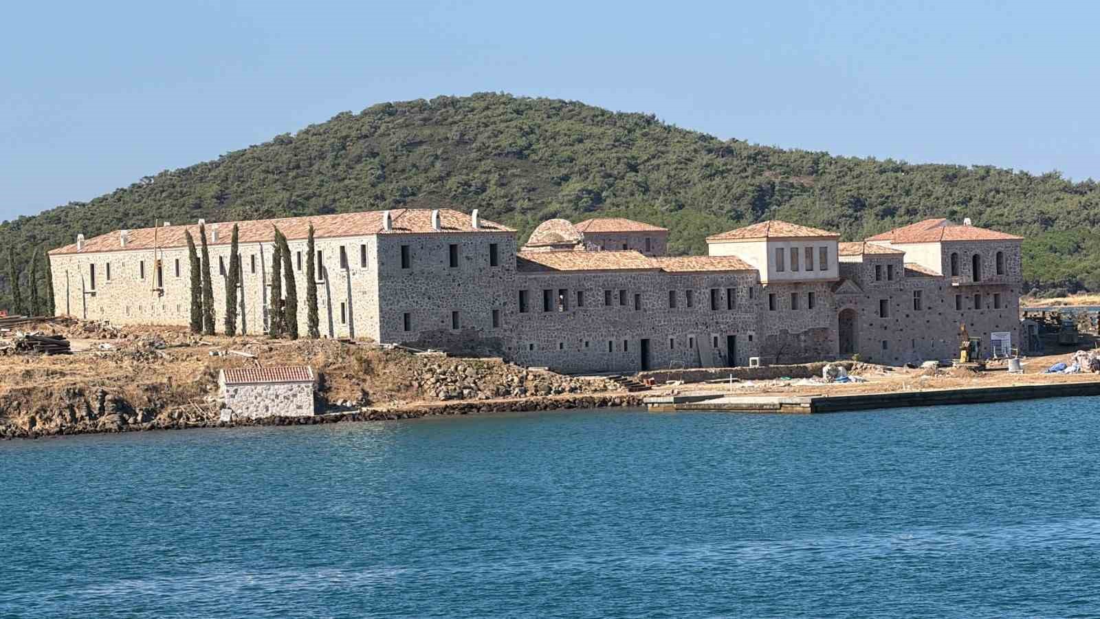 Ege'nin Tarihi İncisi Sanatla Canlanıyor: Ayvalık Tavuk Adası 2027’de Kapılarını Açacak