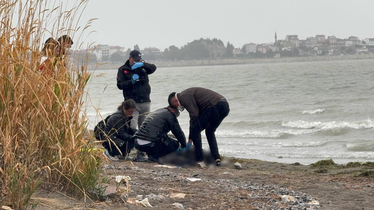 Eğirdir Gölü kenarında erkek cesedi bulundu