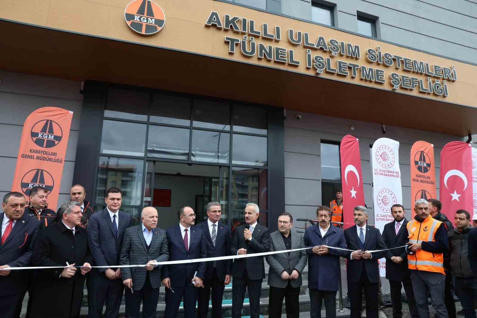 Erzurum’da akıllı ulaşım sistemleri merkezi hizmete açıldı