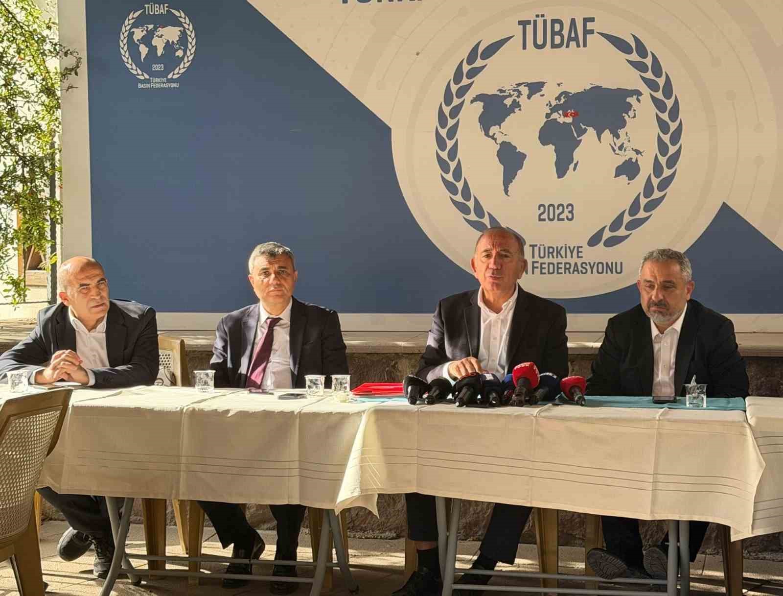 Gürsel Tekin: 