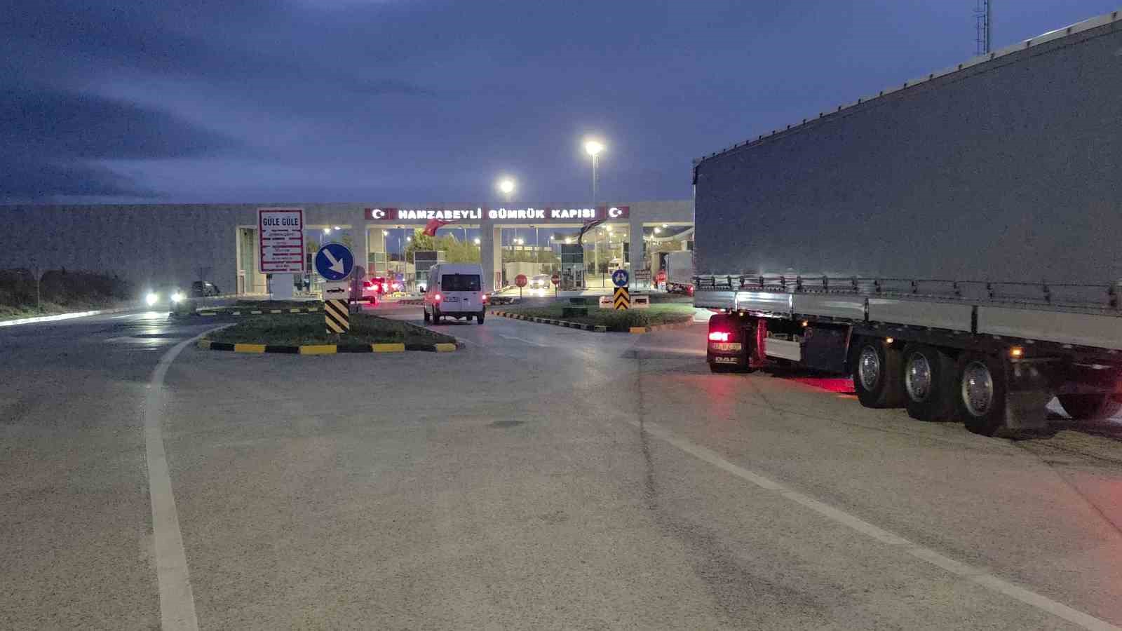 Hamzabeyli Gümrük Kapısı açıldı, tır çıkışlardı tekrar başladı