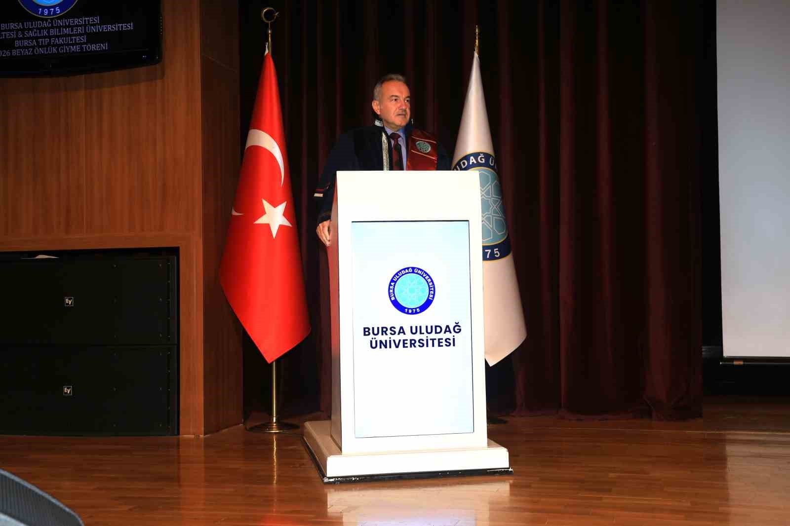 Hekim adayları beyaz önlüklerini giydi