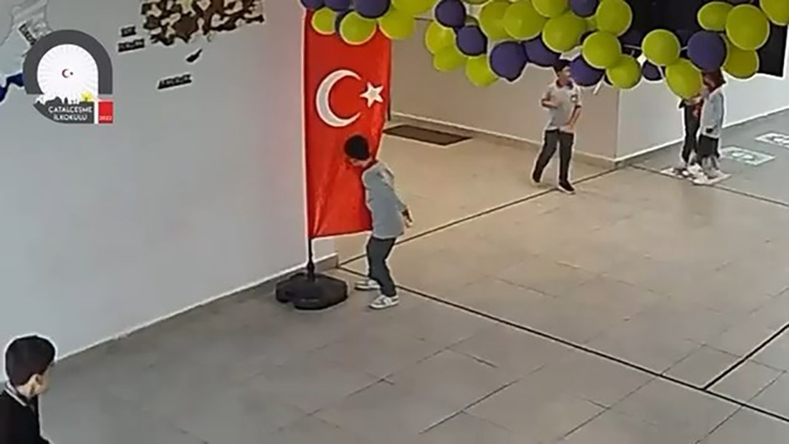 Koşarken durup bayrağı öpmüştü: Milyonları duygulandıran Miran’a anlamlı ziyaret