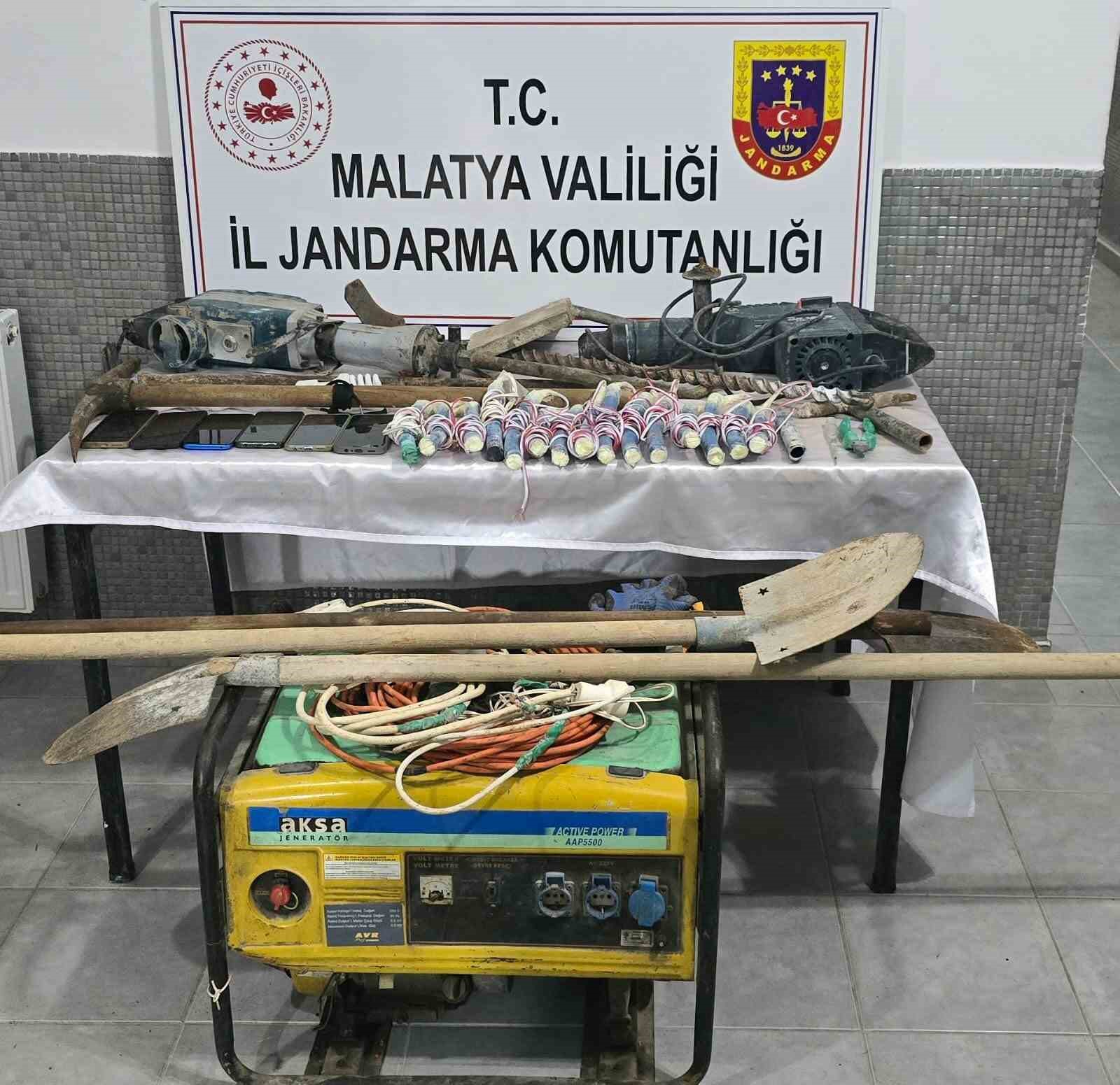 Malatya’da kaçak kazı yapan 6 şüpheli suçüstü yakalandı