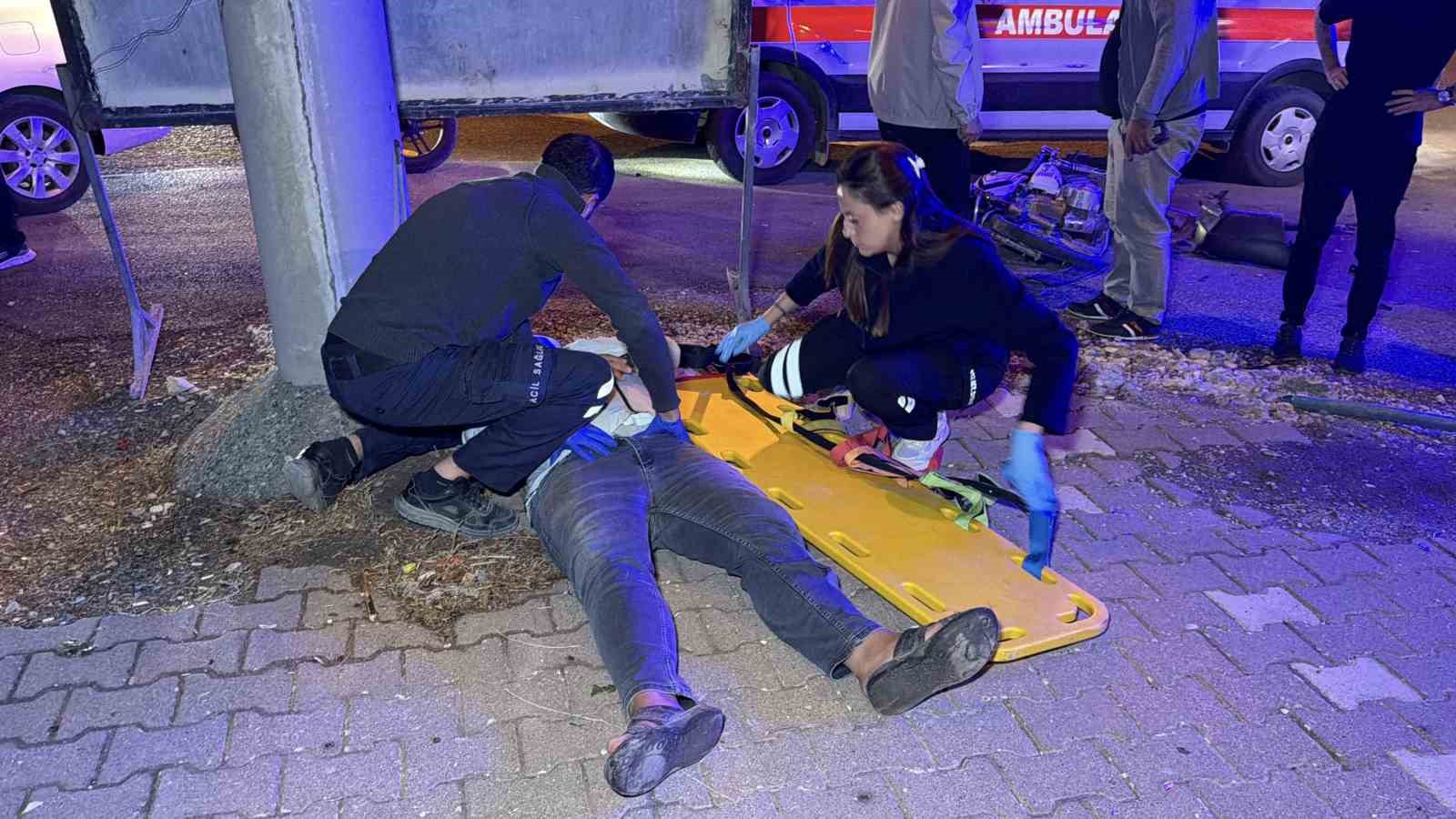 Motosiklet ile otomobil çarpıştı: 2 yaralı