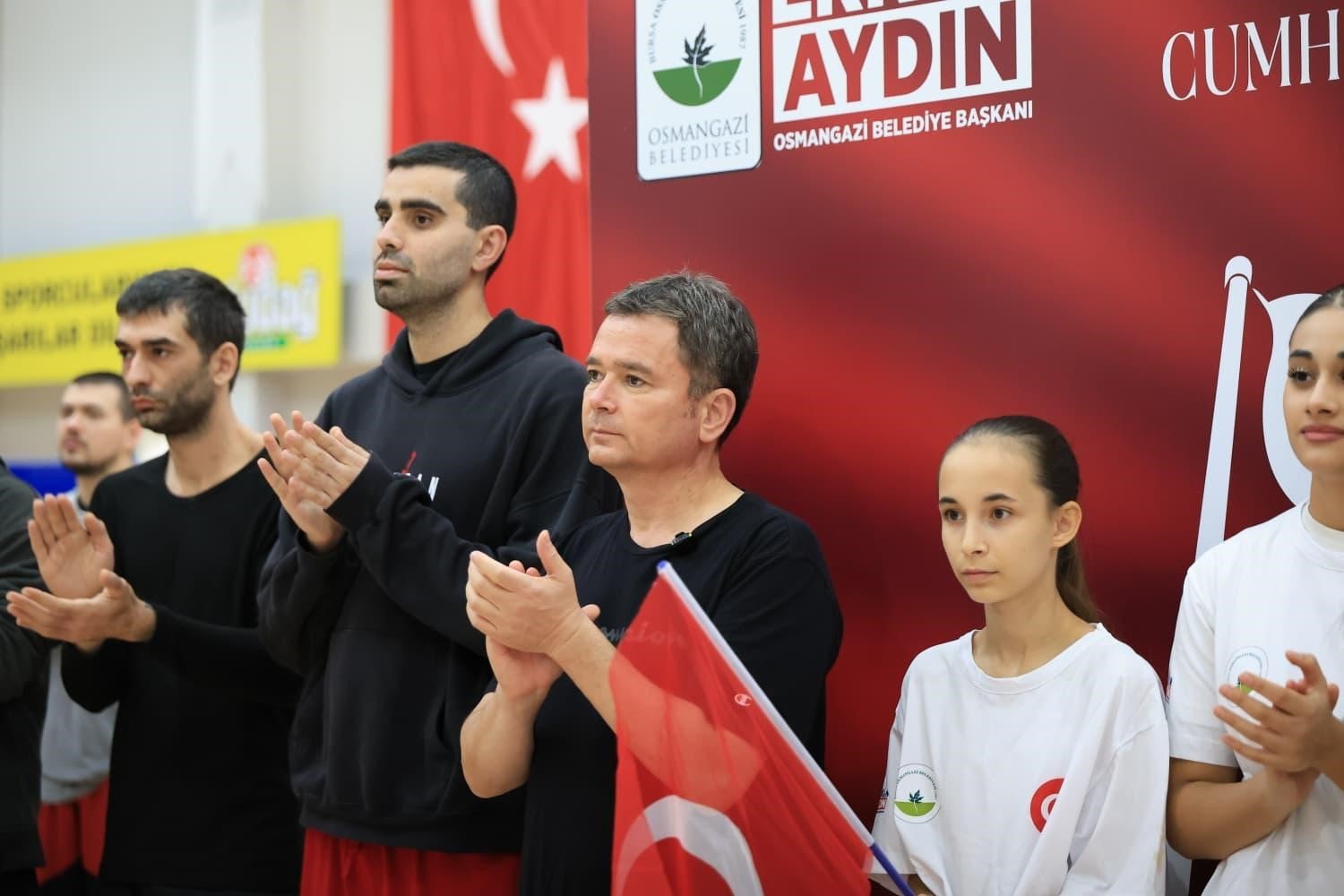 Osmangazi’de sporcular Cumhuriyet için ter döktü
