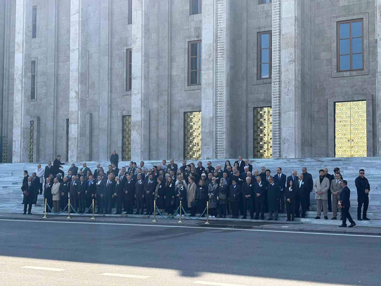 Siyaset Dünyasını Buluşturan Veda: Eski Milletvekili Hasan Gülay Meclis'te Son Yolculuğuna Uğurlandı