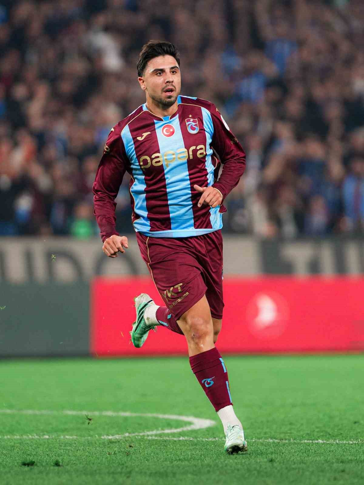 Trendyol Süper Lig: Trabzonspor: 1 - Beşiktaş: 0 (İlk yarı)