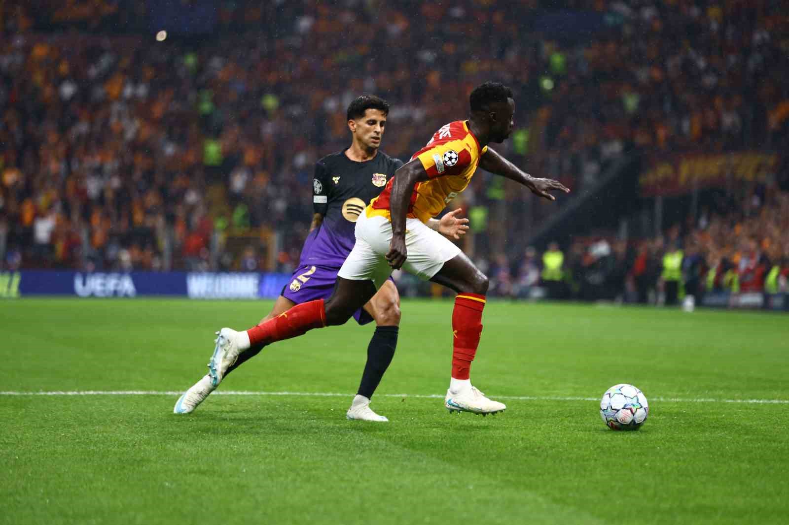 UEFA Şampiyonlar Ligi: Galatasaray: 1 - Barcelona: 1 (İlk yarı)