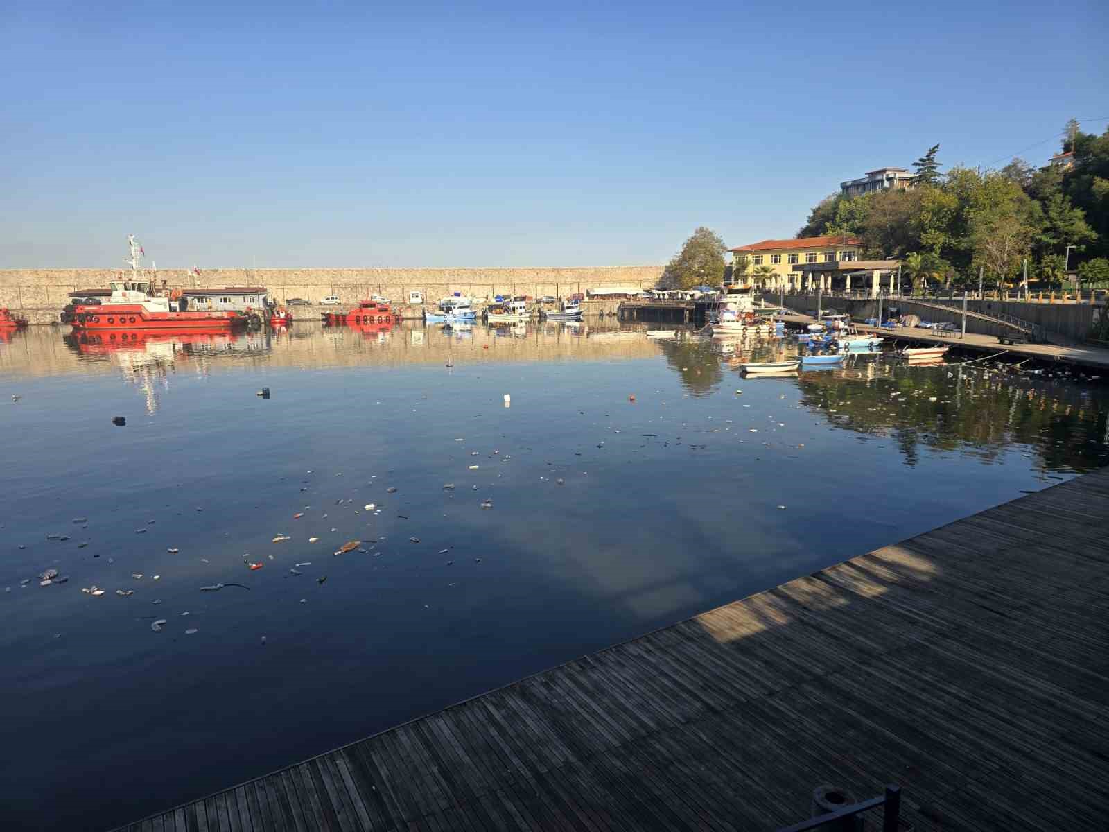 Zonguldak Limanı’nda çevre kirliliği dikkat çekti