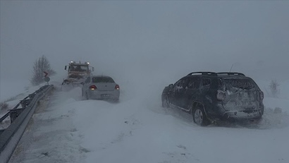 Kayseri Sivas Karayolu Kar Nedeniyle Trafiğe Kapandı