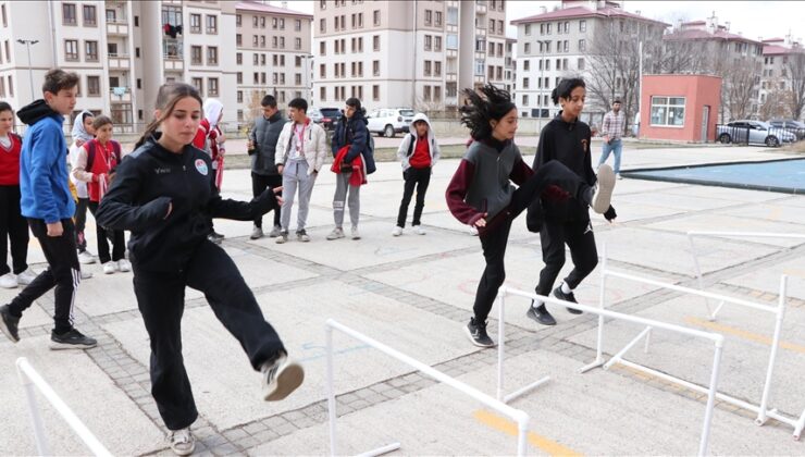 Elif Öğretmen Başkale’de Atletizmin Öncüsü