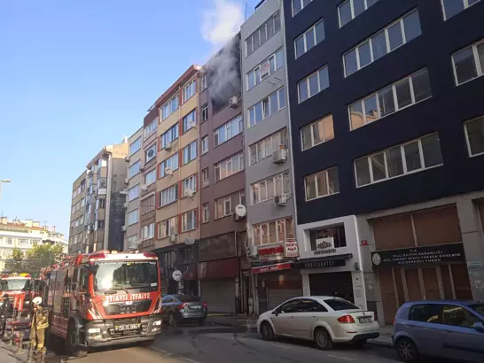 Kadıköy’de 7 katlı binada yangın çıktı