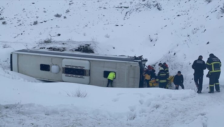 Erzincan- Sivas Yolunda Yolcu Otobüsü Devrildi Çok Sayıda Yaralı Var! 