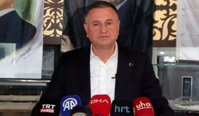 Lütfü Savaş, CHP’den ihraç edildi