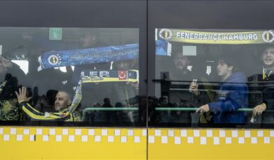 Fenerbahçeli taraftarlar, derbi için Tüpraş Stadı’na hareket etti