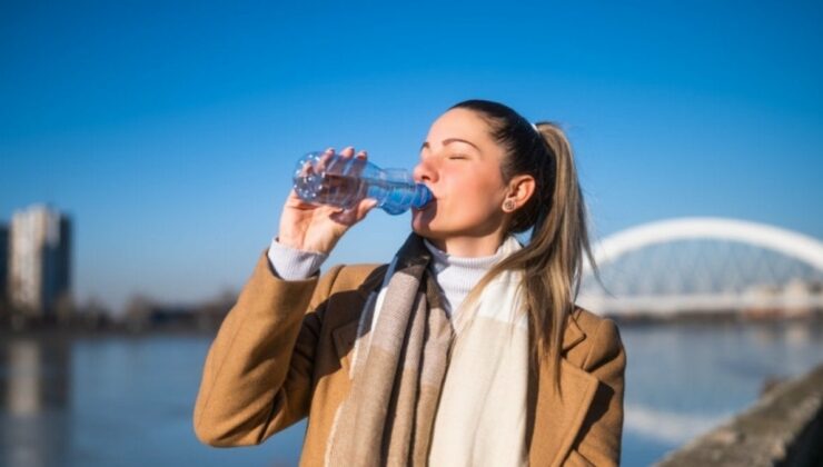 Plastik Şişeden Su İçenler Dikkat